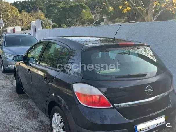 Usado Opel Astra Cosmo 100 CV (73 kW) 2005 Negro Berlina