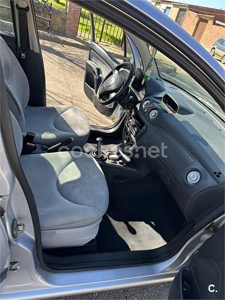 Usado Citroën C3 61 CV (44 kW) 2003 Gris / plata Berlina