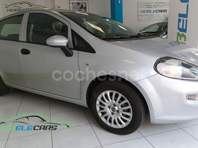 Usado Fiat Punto Mystyle 70 CV (51 kW) 2016 Gris claro Utilitario
