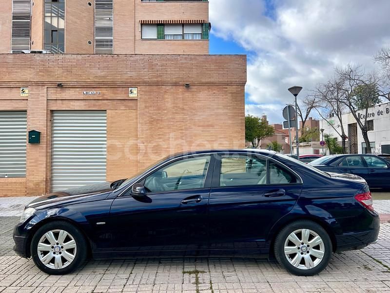 Usado Mercedes C200 Avantgarde 136 CV (100 kW) 2011 Azul Berlina