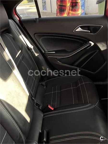 Usado Mercedes A180 Urban 109 CV (80 kW) 2015 Rojo Berlina