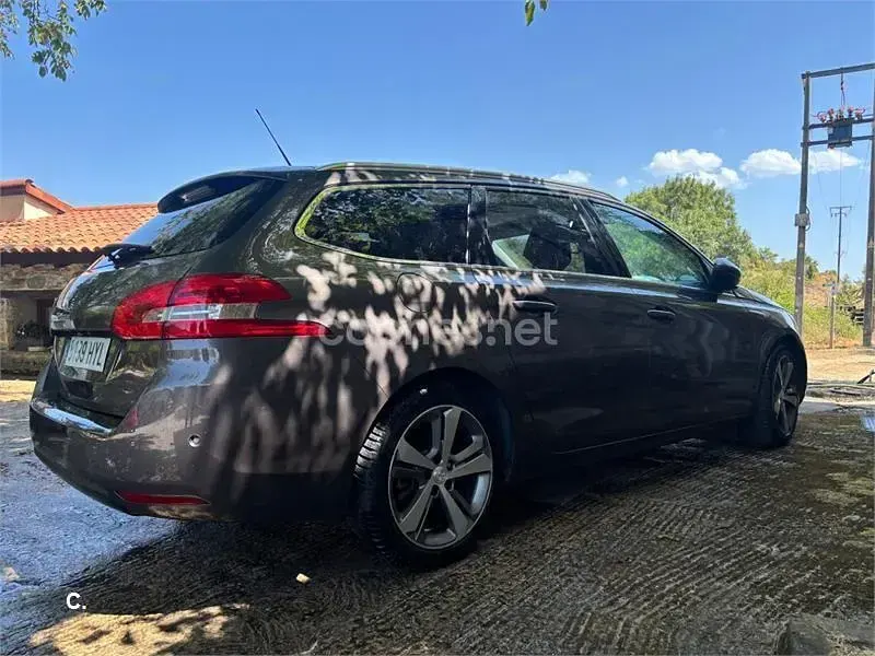 Usado Peugeot 308 SW Allure 150 CV (110 kW) 2014 Negro Familiar