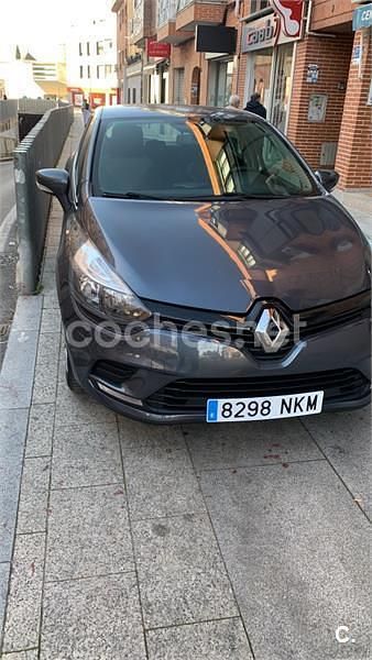 Usado Renault Clio IV Life 75 CV (55 kW) 2018 Gris / plata Berlina