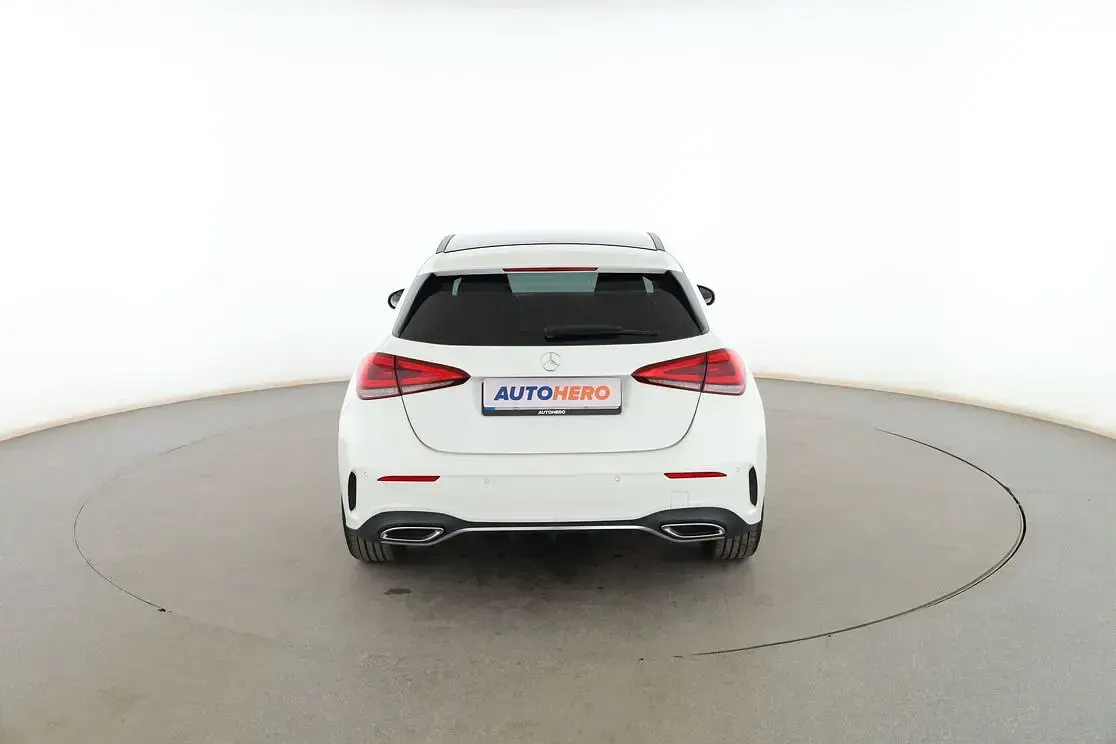Usado Mercedes A200 AMG line 150 CV (110 kW) 2022 Blanco Berlina
