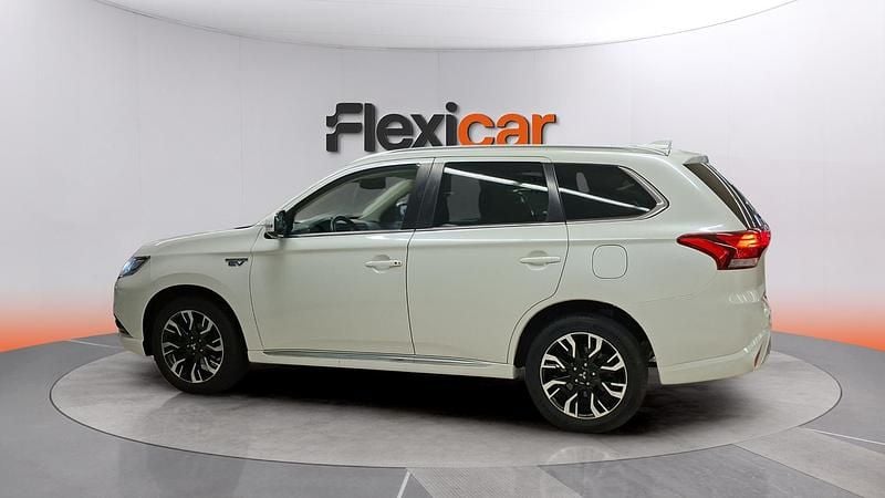 Usado Mitsubishi Outlander P-HEV 203 CV (149 kW) 2018 Blanco SUV