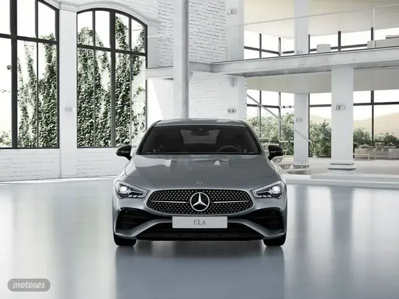 Usado Mercedes CLA220 190 CV (139 kW) 2025 Plateado Berlina