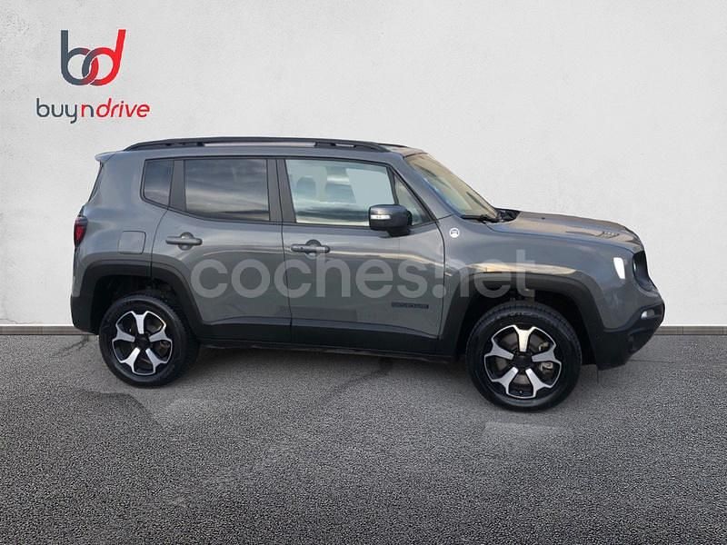 Usado Jeep Renegade Trailhawk 240 CV (176 kW) 2022 Gris / plata SUV