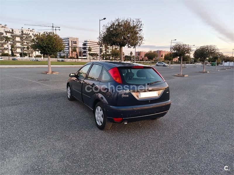 Usado Ford Focus Trend 100 CV (73 kW) 2004 Azul Berlina