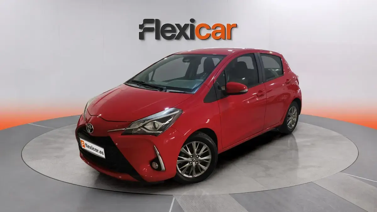 Usado Toyota Yaris Active 69 CV (50 kW) 2018 Rojo Berlina