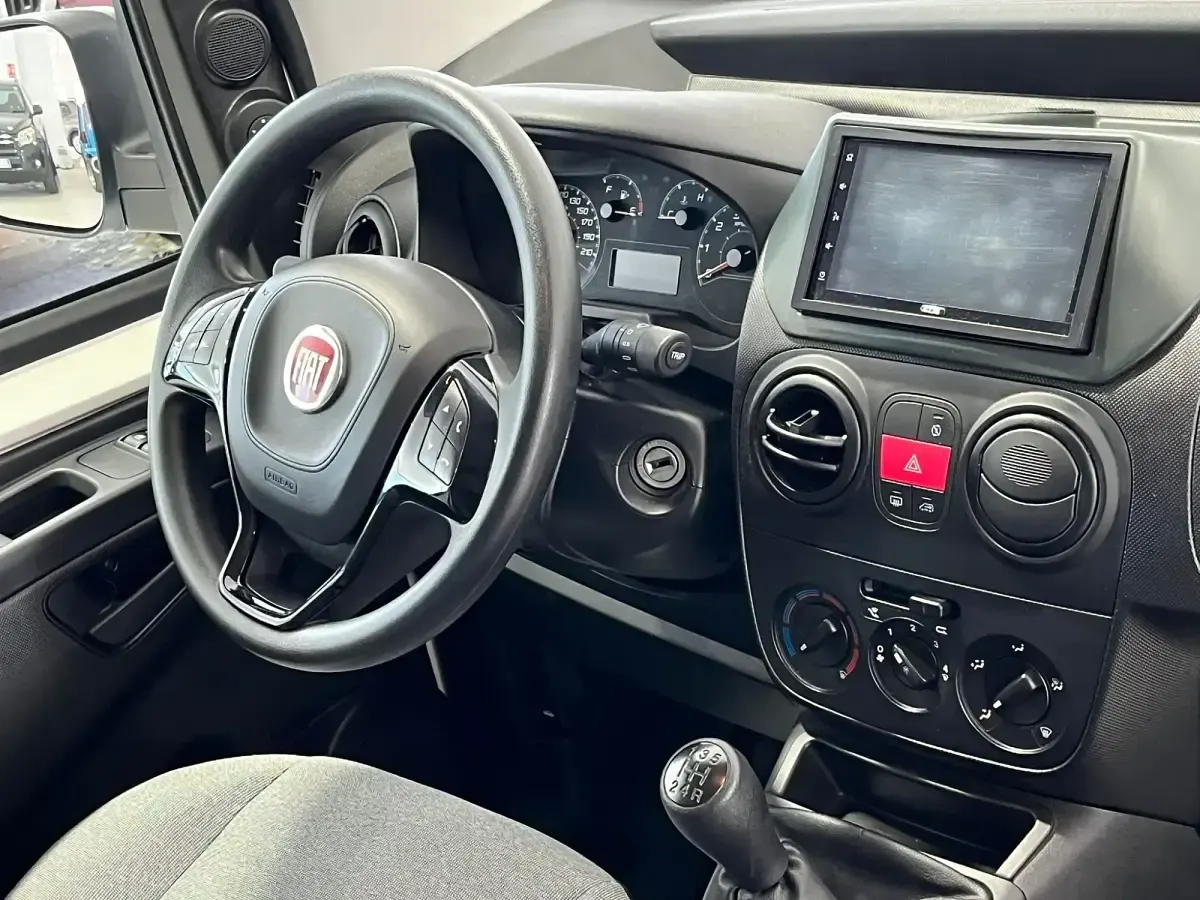 Używany Fiat Fiorino 80 KM (58 kW) 2020 Biały Minivan
