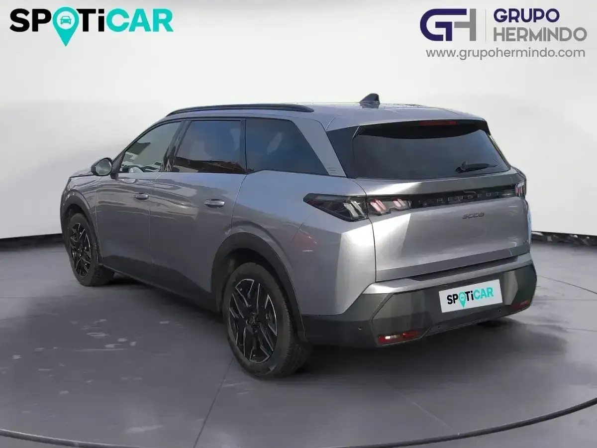 Usado Peugeot 5008 Allure 145 CV (106 kW) 2025 Gris / plata SUV
