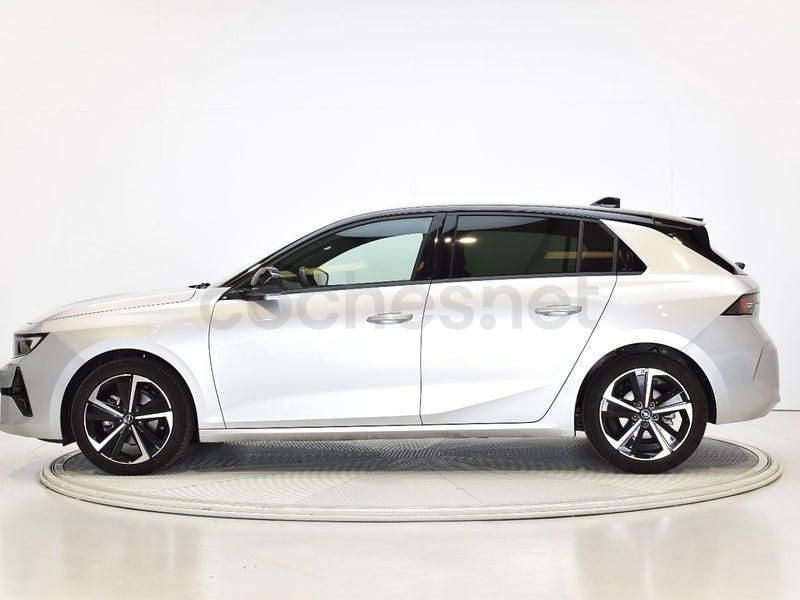 Usado Opel Astra 130 CV (95 kW) 2025 Gris / plata Berlina