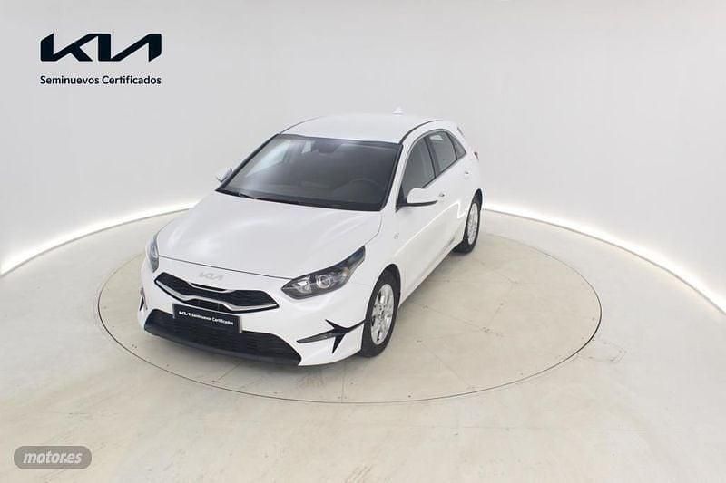 Blanco Usado 2024 Kia Ceed Berlina | 18.990 € (Precio justo) - Imagen 1/4