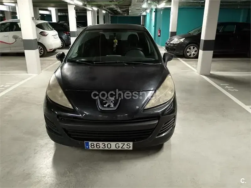 Usado Peugeot 207 70 CV (51 kW) 2010 Negro Berlina