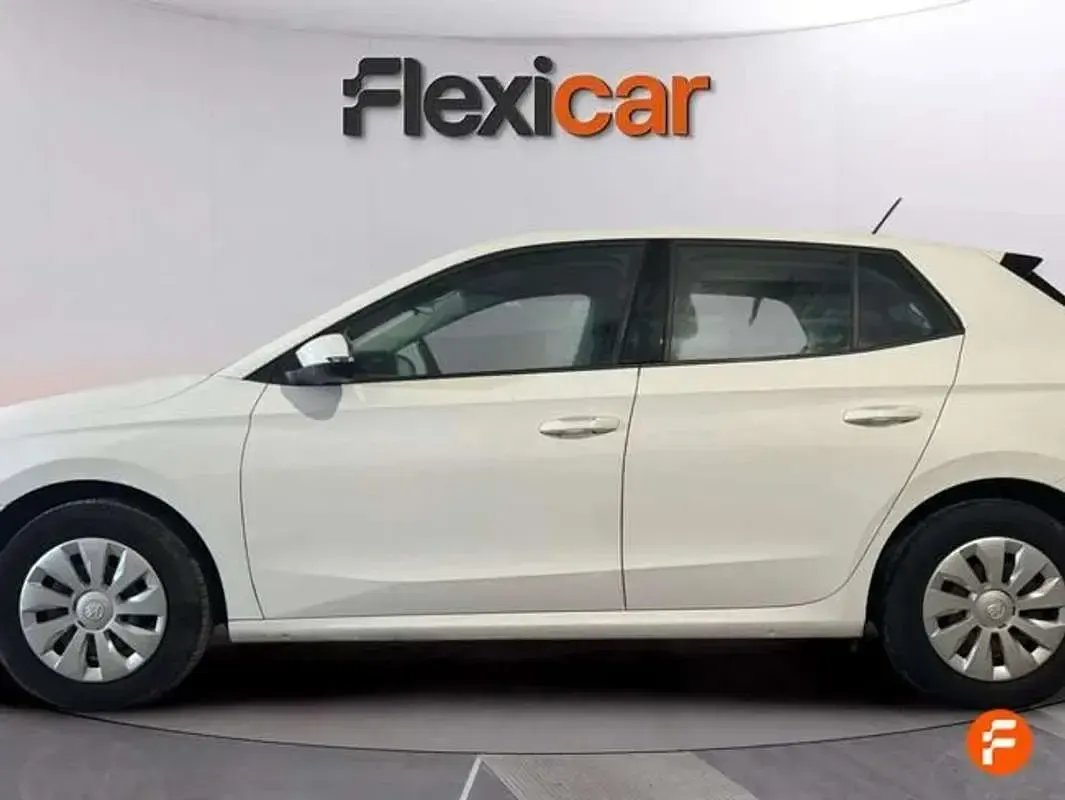 Usado Skoda Fabia Active 75 CV (55 kW) 2022 Blanco Utilitario