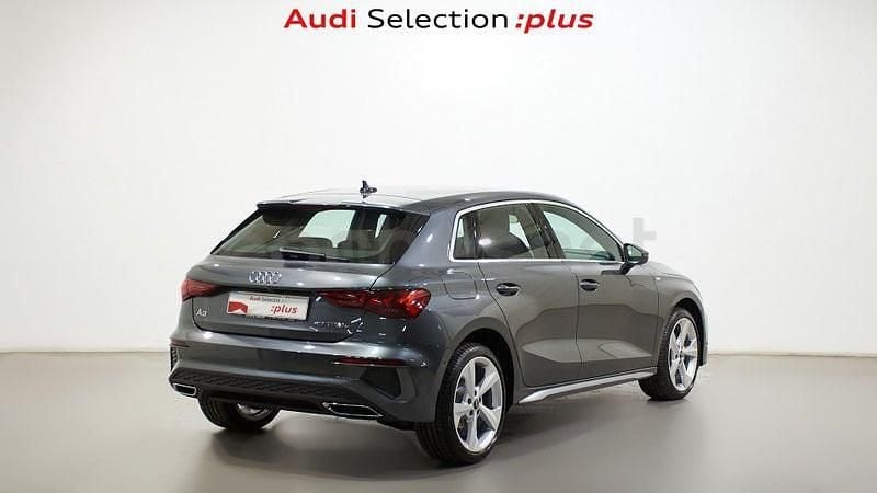 Usado Audi A3 S-Line 204 CV (150 kW) 2024 Gris / plata Berlina