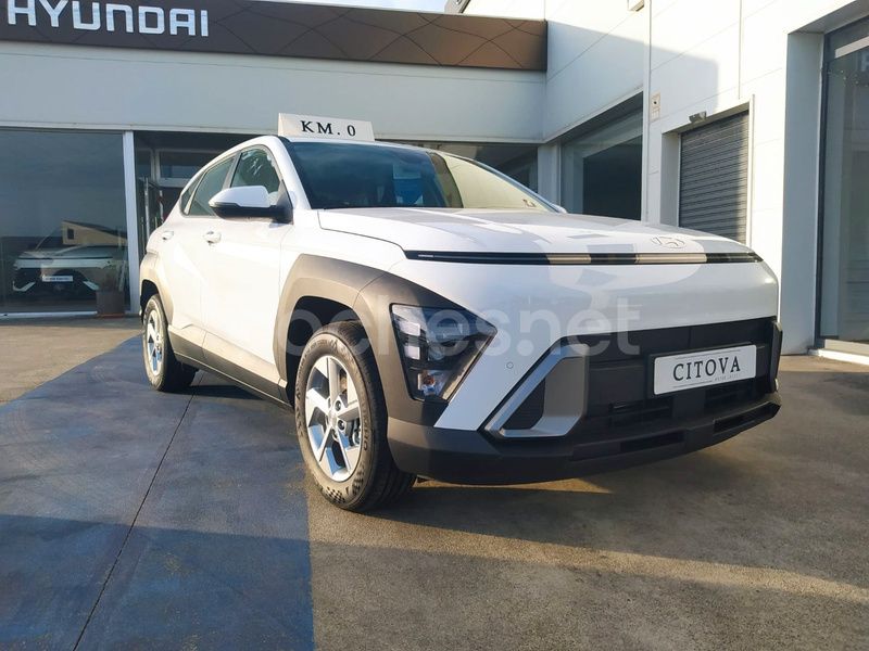 Blanco Nuevo 2024 Hyundai Kona SUV | 31.900 € (Un poco caro) - Imagen 1/4