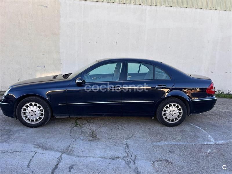 Azul Usado 2004 Mercedes E270 Elegance Berlina | 12.000 € - Imagen 1/4