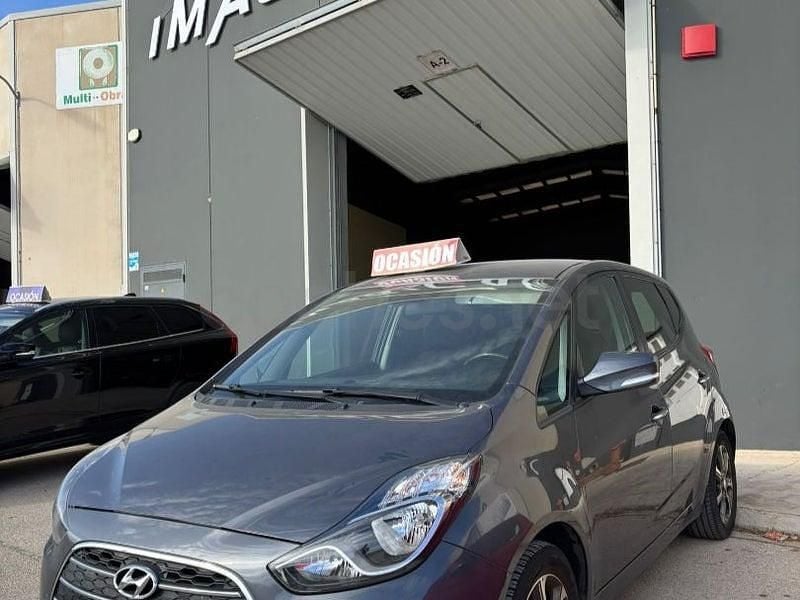 Usado Hyundai ix20 Style 115 CV (84 kW) 2018 Gris / plata Utilitario
