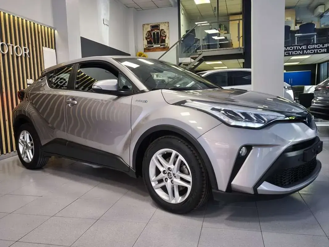 Usado Toyota C-HR Advance 122 CV (89 kW) 2021 Gris SUV