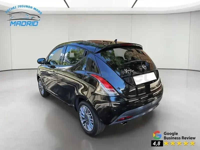 Usado Lancia Ypsilon Gold 86 CV (63 kW) 2012 Negro Utilitario