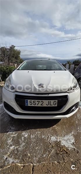 Blanco Usado 2016 Peugeot 208 Active Utilitario | 5400 € (Buen precio) - Imagen 1/4