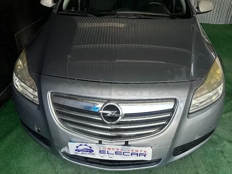 Usado Opel Insignia Essentia 110 CV (80 kW) 2009 Gris / plata Berlina