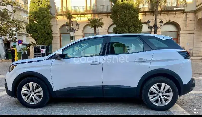Usado Peugeot 3008 Active 130 CV (95 kW) 2018 Blanco SUV