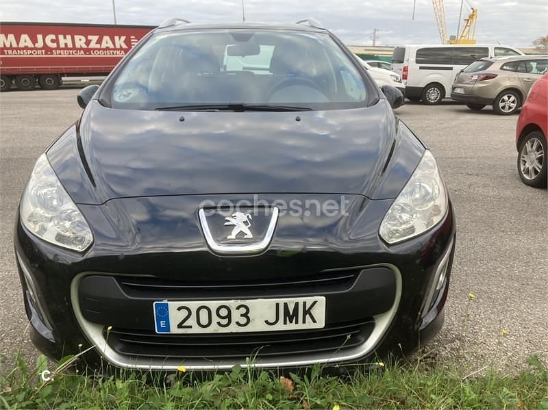 Usado Peugeot 308 SW Access 92 CV (67 kW) 2012 Negro Familiar