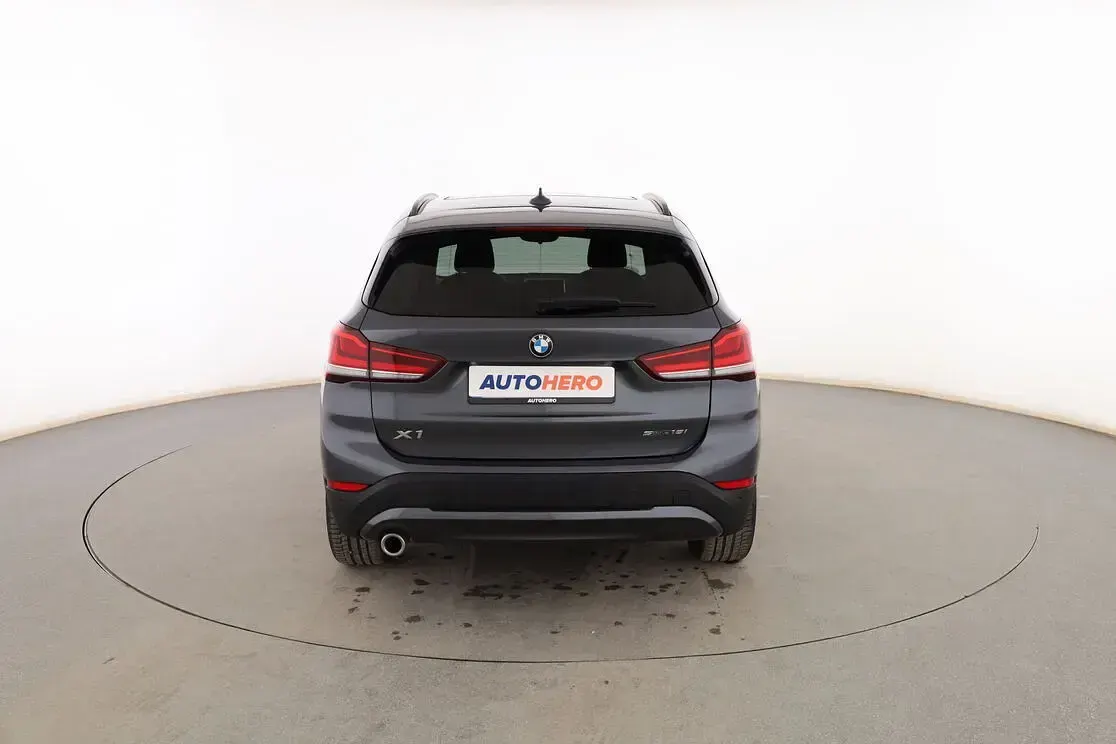 Usado BMW X1 Advantage 140 CV (102 kW) 2021 Gris SUV