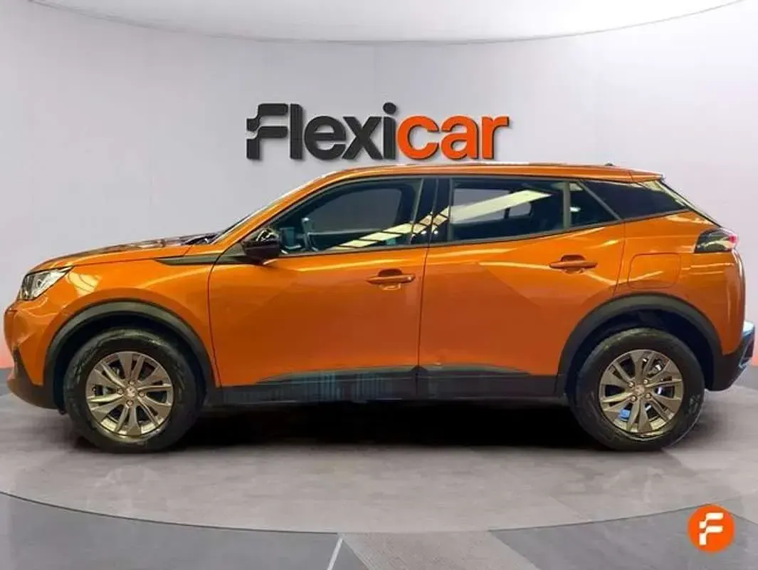 Usado Peugeot 2008 Active 131 CV (96 kW) 2023 Naranja SUV