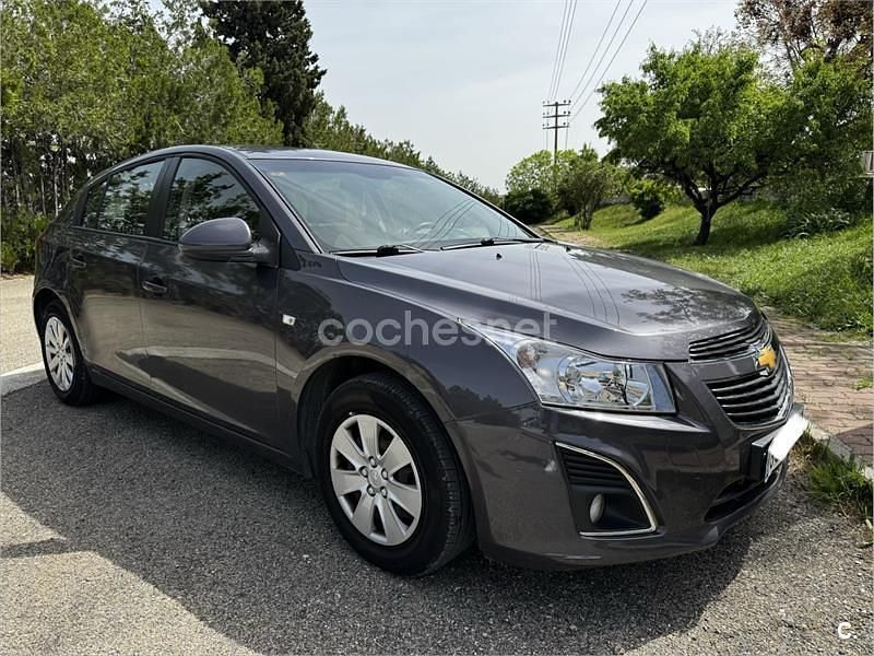 Usado Chevrolet Cruze LT 124 CV (91 kW) 2013 Gris / plata Berlina