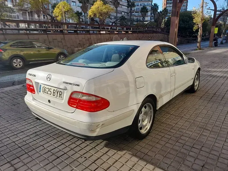 Usado Mercedes CLK230 193 CV (141 kW) 1998 Blanco Coupe