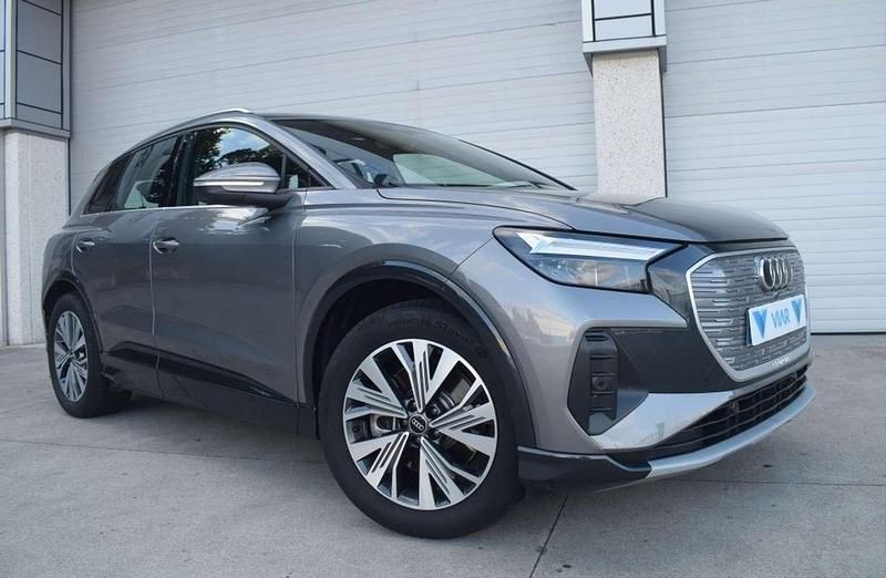 Usado Audi Q4 e-tron Advanced Plus 150 kW (204 CV) 2024 Gris SUV