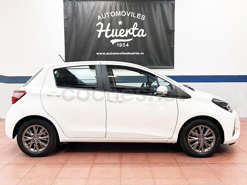 Usado Toyota Yaris Active 69 CV (50 kW) 2018 Blanco Berlina