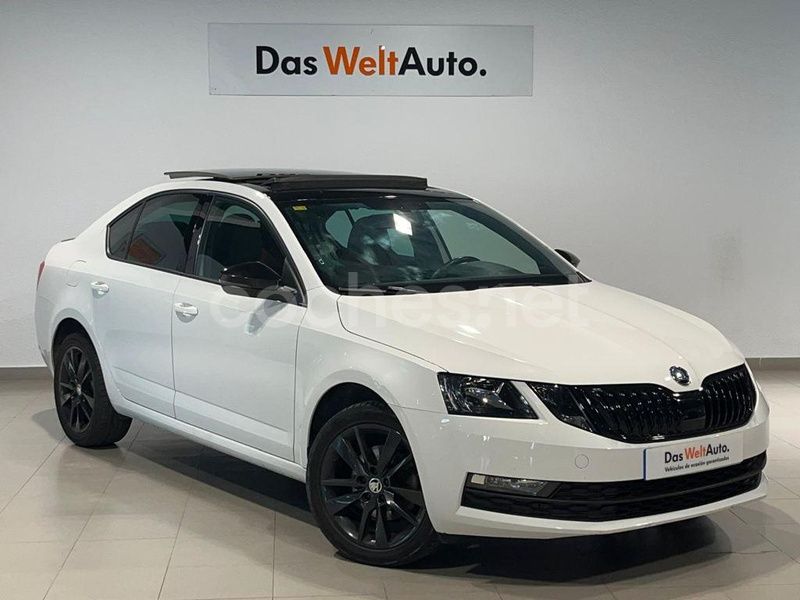 Blanco Usado 2020 Skoda Octavia Ambition Berlina | 18.900 € (Un poco caro) - Imagen 1/4