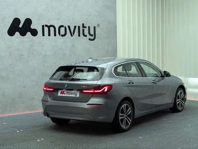 Usado BMW 116 Comfort Edition 116 CV (85 kW) 2022 Gris / plata Utilitario
