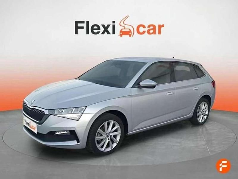 Usado Skoda Scala Monte Carlo 110 CV (80 kW) 2022 Gris Utilitario