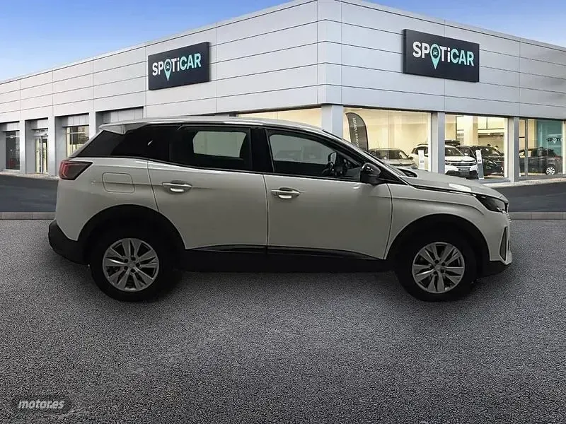 Usado Peugeot 3008 Active 130 CV (95 kW) 2022 Blanco SUV