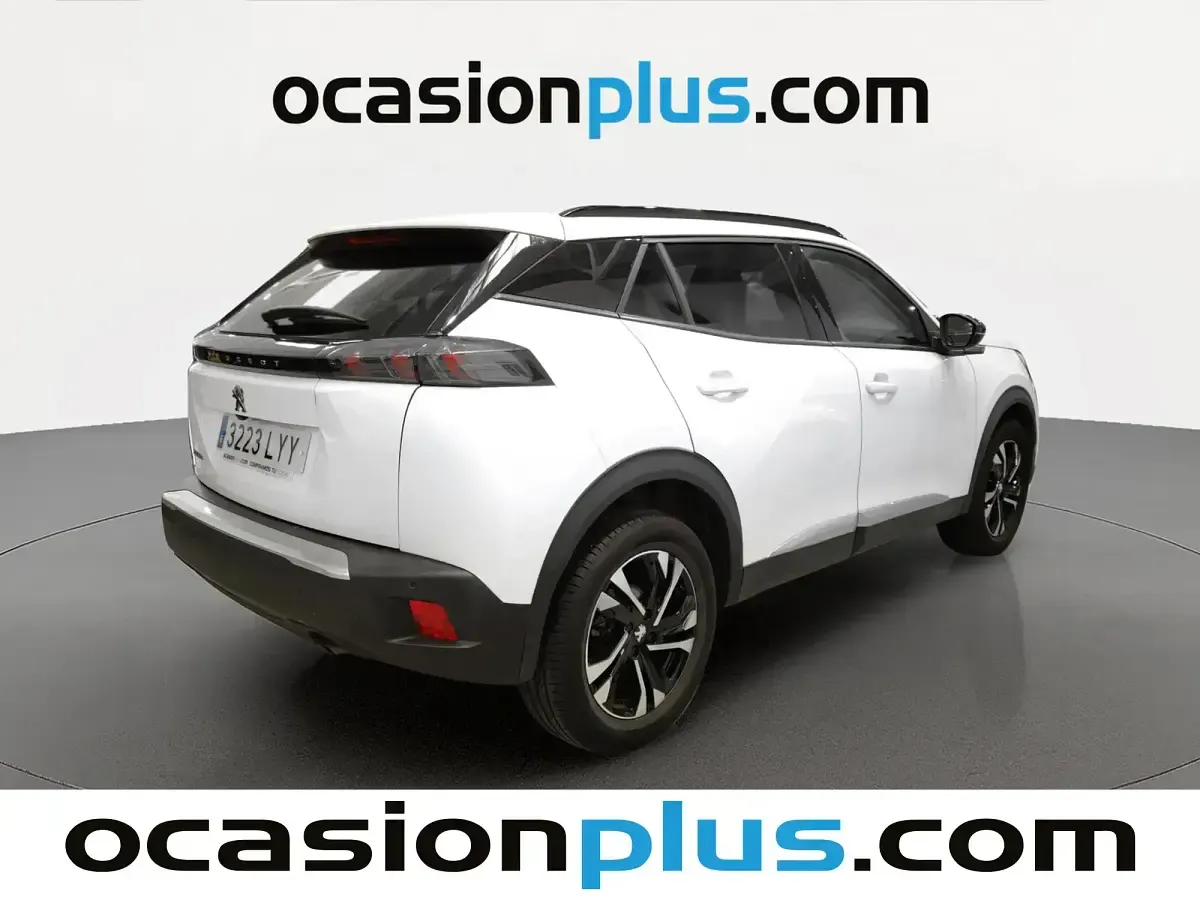 Usado Peugeot 2008 Allure 100 CV (73 kW) 2022 Blanco SUV