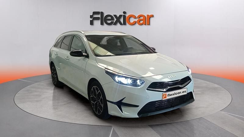Usado Kia Ceed Style 100 CV (73 kW) 2025 Blanco Utilitario