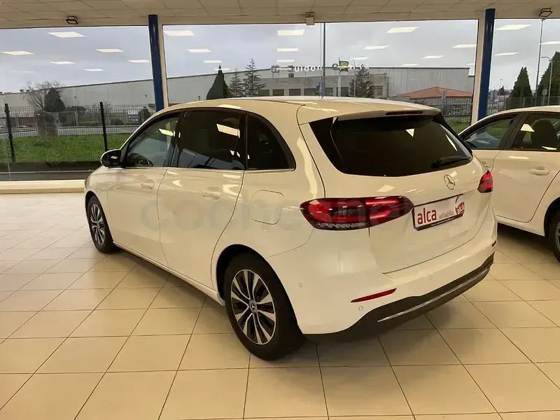 Usado Mercedes B200 150 CV (110 kW) 2021 Blanco Monovolumen