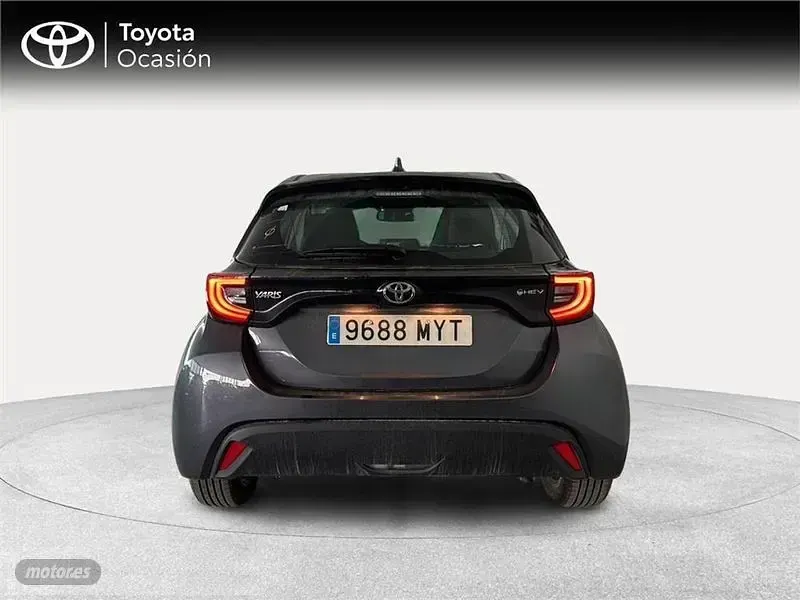 Usado Toyota Yaris Hybrid Active 116 CV (85 kW) 2025 Gris Berlina