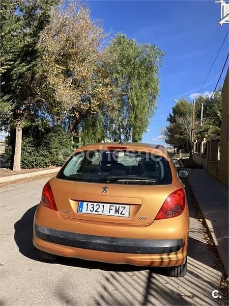 Usado Peugeot 207 75 CV (55 kW) 2007 Naranja Berlina