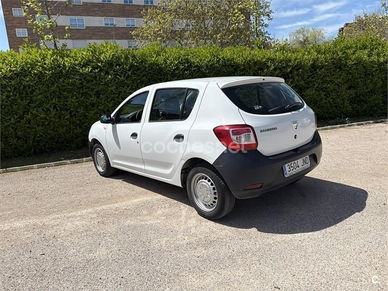 Usado Dacia Sandero Base 75 HP (55 kW) 2016 Branco Sedan
