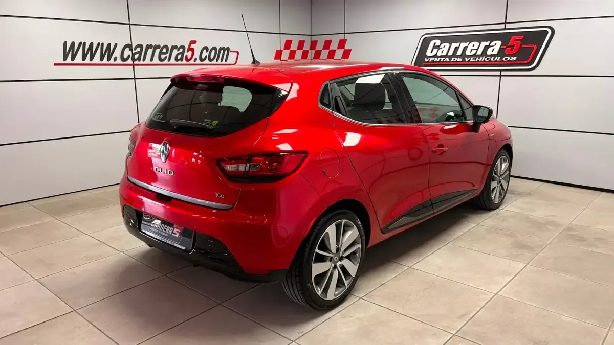 Usado Renault Clio Expression 90 CV (66 kW) 2014 Rojo