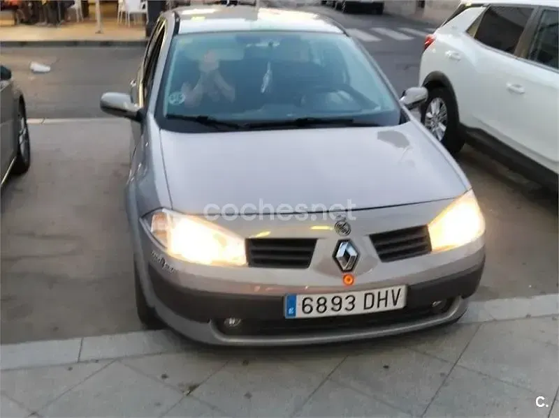 Usado Renault Mégane II Authentique 115 CV (84 kW) 2005 Beige Berlina