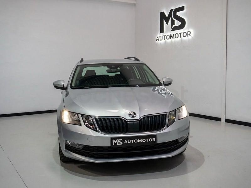 Usado Skoda Octavia Style 115 CV (84 kW) 2019 Gris / plata Familiar