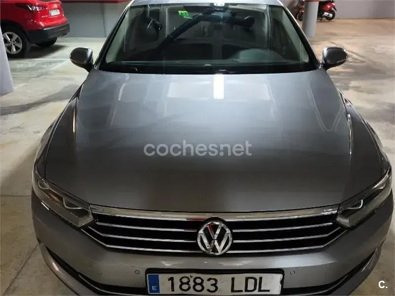 Usado VW Passat Edition 150 CV (110 kW) 2019 Gris / plata Berlina