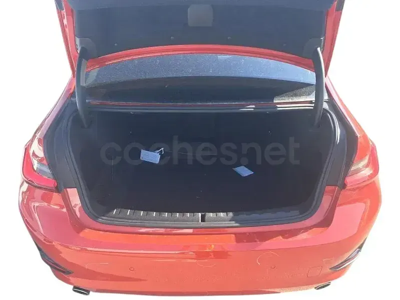 Usado BMW 318 Comfort Edition 150 CV (110 kW) 2022 Rojo Berlina